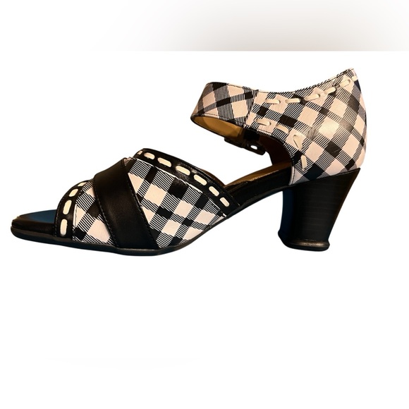 NWT! John Fluevog Operetta Buckle Sandal Renee - Picture 12 of 12